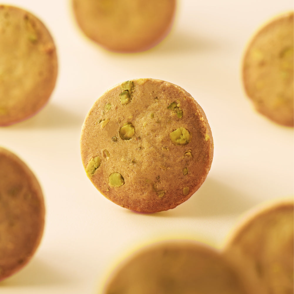 [春節限定] 雜錦禮盒 經典蝴蝶酥及開心果曲奇（18入）